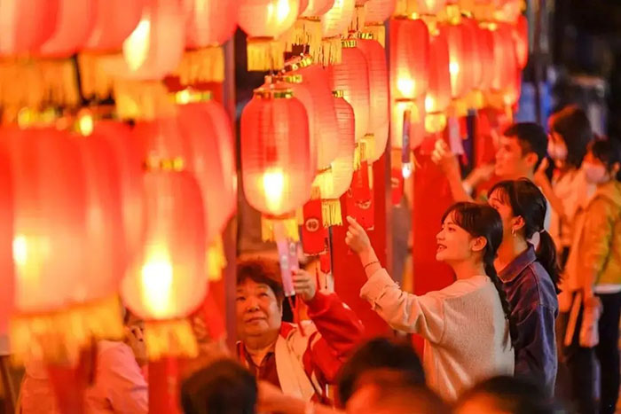 中國人為何喜歡掛燈籠？掛燈籠有何象征意義？